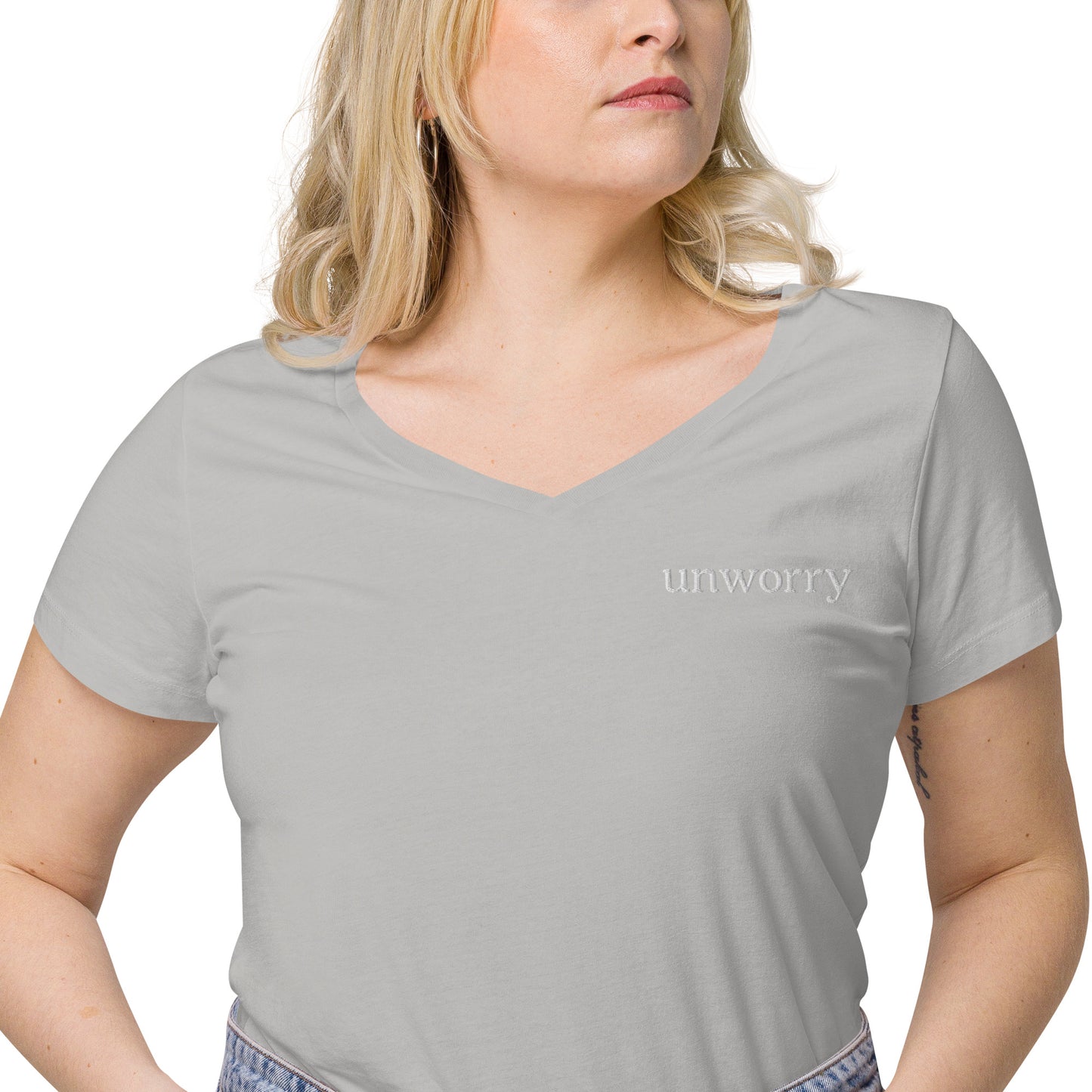 unworry embroidered women’s fitted v-neck t-shirt